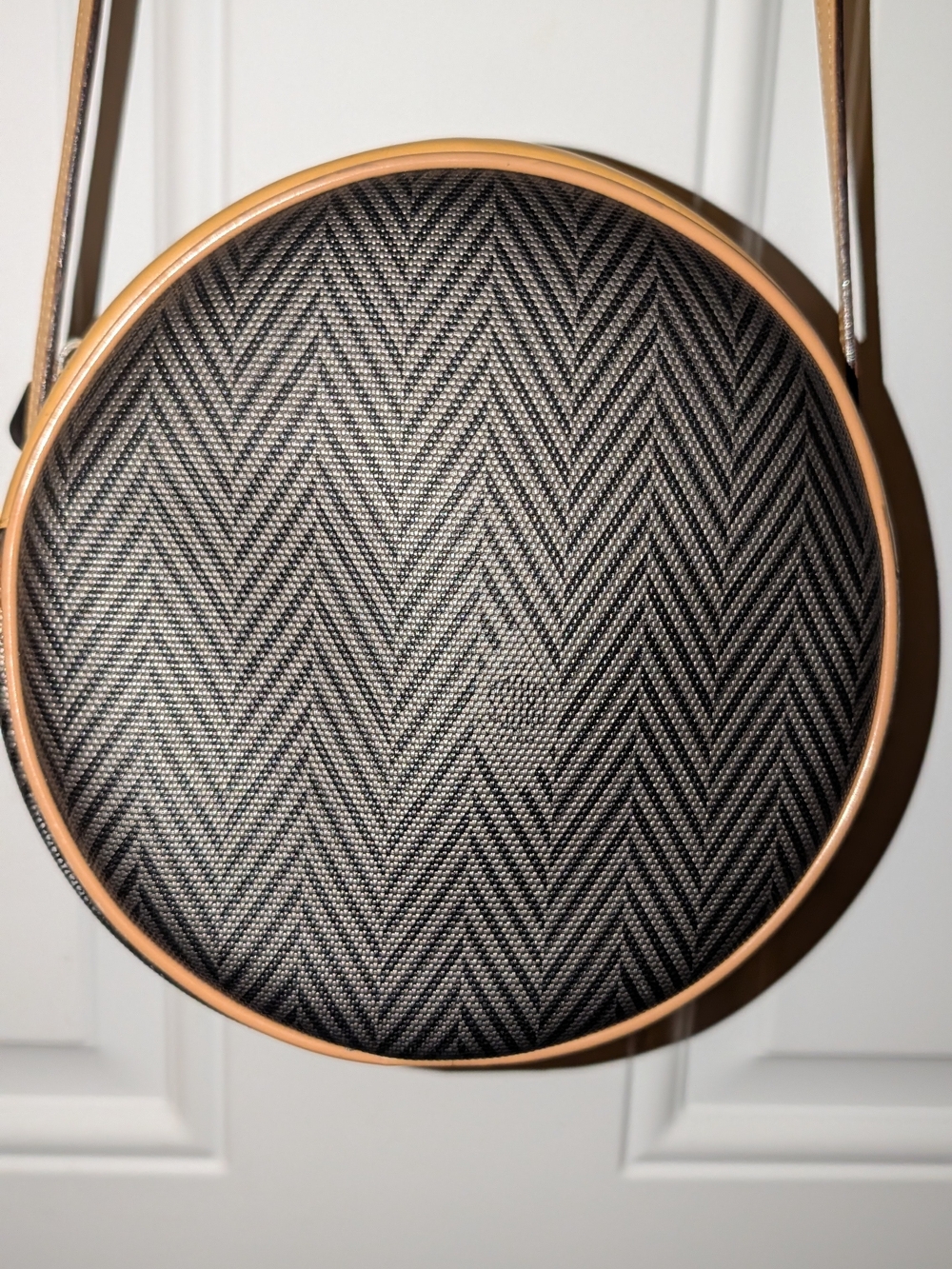 Mark Cross Canteen Style Round Herringbone  Crossbody Bag Gray Tan GUC - Picture 4 of 14